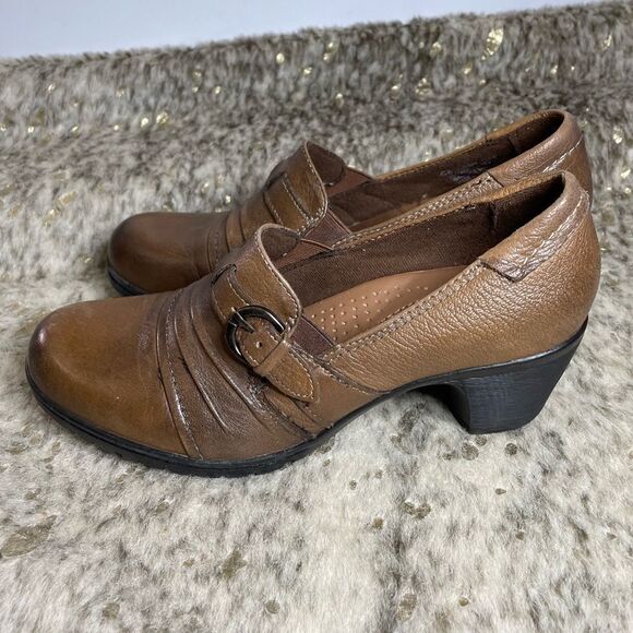 5 for $25🔥Michel M. Leather Cherry Loafer Heels Size 9 - Picture 1 of 10